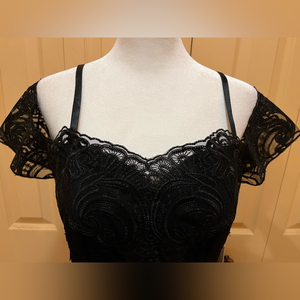 Off-shoulder lace bodice mini dress. Padded bra cups, lined front. Black. L. NWT - Picture 3 of 15